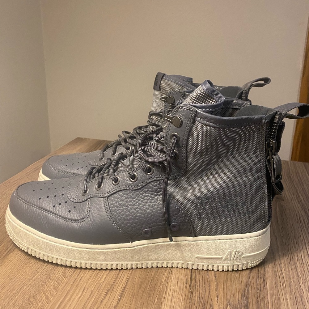 Nike Mens SF Air Force 1 Mid - Dark Grey - Size 10.5 US